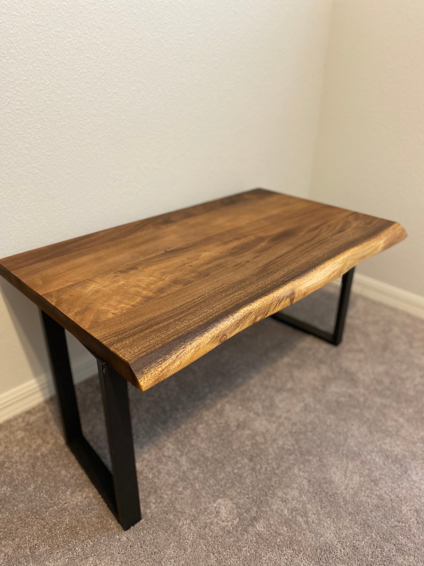 Walnut Wood Coffee Table/Desk: A Stylish Centerpiece for Your Space