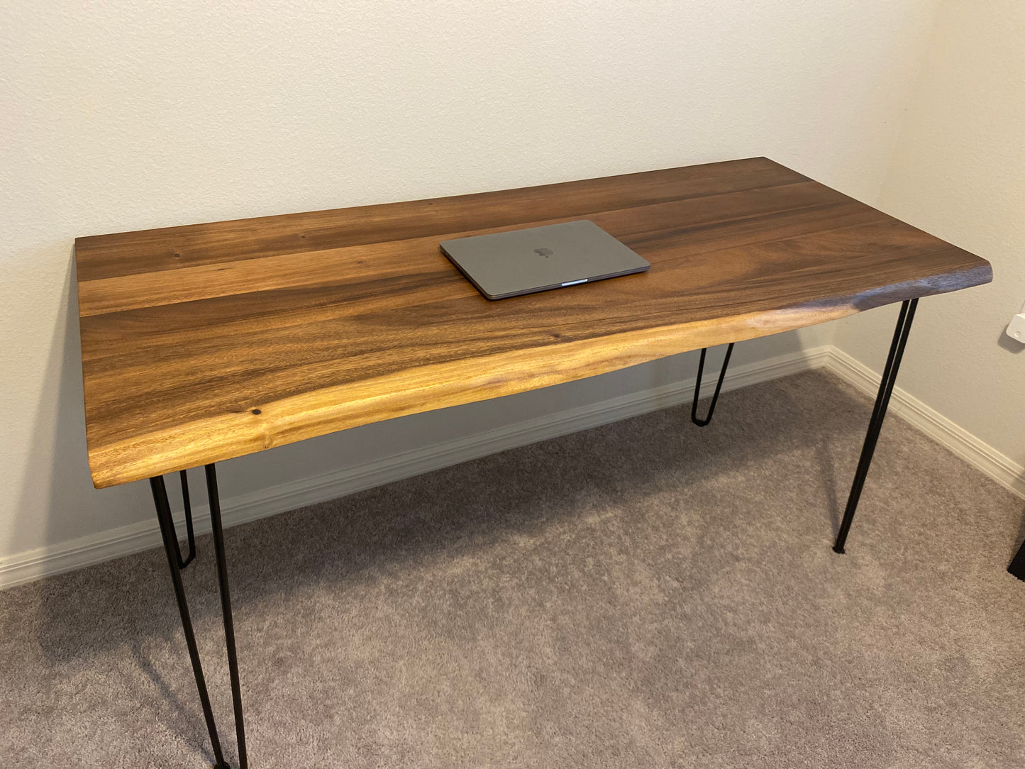 Walnut Wood Coffee Table/Desk: A Stylish Centerpiece for Your Space